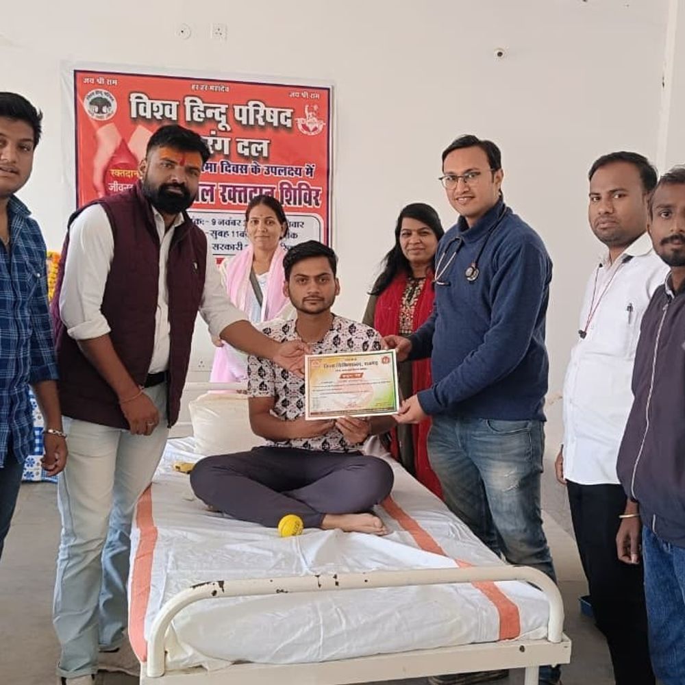 खिलचीपुर में शहीदों की स्मृति में रक्तदान शिविर:राम जन्मभूमि आंदोलन को समर्पित आयोजन में युवाओं ने 20 यूनिट रक्तदान कर दी श्रद्धांजलि