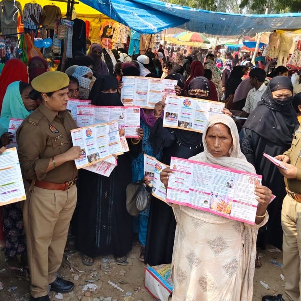 बहराइच में मिशन शक्ति के तहत चौपालें आयोजित:महिलाओं और बालिकाओं को अधिकारों के प्रति किया जागरूक, टोल फ्री नंबर के बारे में दी जानकारी