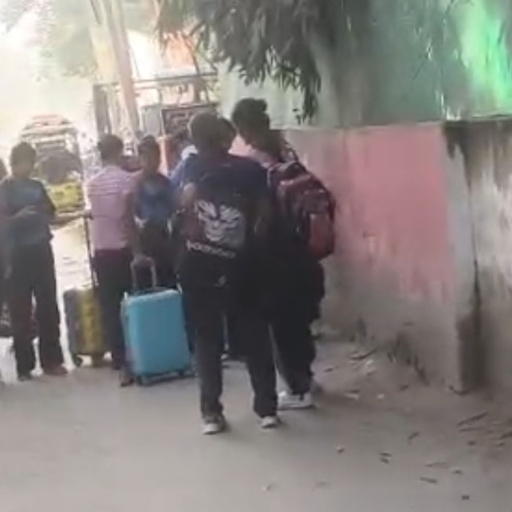 हॉकी इंडिया का हरदोई सचिव बताकर स्पोर्ट्स स्टेडियम पर कब्जा:खिलाड़ी बोले- उसने कभी हॉकी नहीं खेली, सीडीओ से की शिकायत