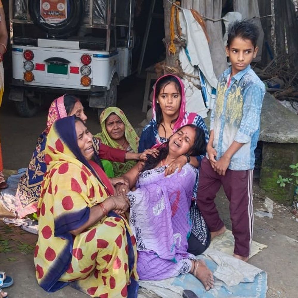 रामकोला में ट्रेन की चपेट में आया मूक-बधिर अधेड़:गोरखपुर-सिवान सवारी गाड़ी से कटकर हुई मौत