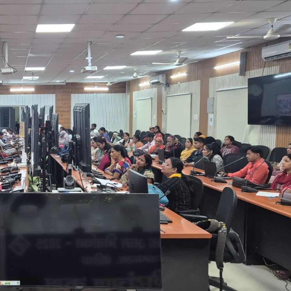 पश्चिम चंपारण में मतदान के लिए कंट्रोल रूम बना:समाहरणालय सभागार में 24 घंटे एक्टिव रहेगा, मिलेगी तुरंत मदद