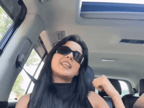 बॉलीवुड एक्ट्रेस शहनाज गिल को कनाडा थिएटर में पड़े धक्के:बोलीं- लोगों ने च्यूंटियां भी काटीं, बचने के लिए दूसरे थिएटर में छिपना पड़ा