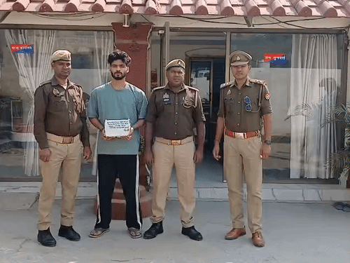 गोरखपुर में पकड़ा गया 17 लाख का अमेरिकन गांजा:पुलिस बनकर कार से तस्करी करता है सरगना, लखनऊ में तस्करों ने लिया नाम