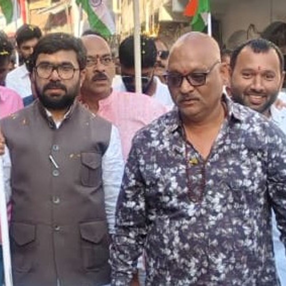 छिंदवाड़ा में रन फॉर यूनिटी मार्च:सांसद बंटी विवेक साहू ने दी एकता की सौगात, शहरवासियों ने फूल वर्षा कर किया स्वागत