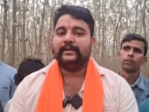 पब्लिकली गोरक्षा की नौटंकी, चोरी-छुपे गोकशी का धंधा:मुरादाबाद में मिल रहे गोवंशीय अवशेष मिलने का शोर मचाने वाला मोनू चौहान खुद गौ-तस्कर निकला