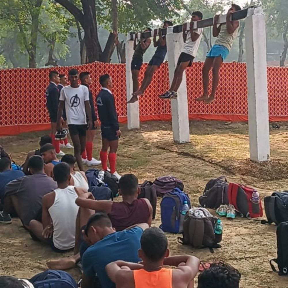 वाराणसी में अग्निवीर भर्ती में आज दमखम दिखाएंगे 1030 अभ्यर्थी:पहले दिन 12 जिलों के 844 टेक्निकल-क्लर्क पदों पर दौड़े, 395 ने मारी बाजी