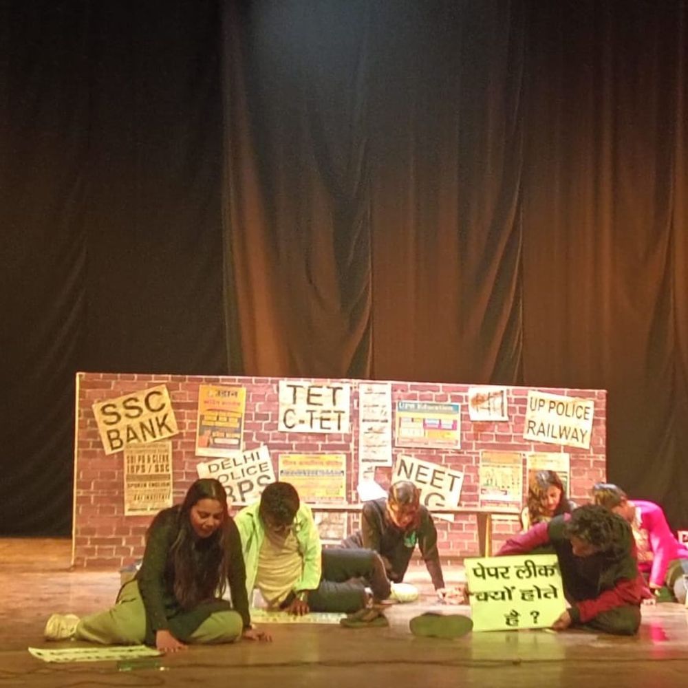 आगरा में वनबंधु परिषद का 35वां वार्षिकोत्सव सम्पन्न:छात्रों पर हुए लाठीचार्ज पर हुआ नाट्य, कार्यक्रम में आरबीएस कॉलेज ने जीता पहला स्थान