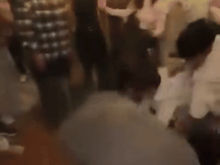 इंदौर के फीनिक्स मॉल में कंसर्ट के दौरान मारपीट:साथ में गई लड़की से हुई छेड़छाड़ का विरोध करने पर नाबालिग को पीटा