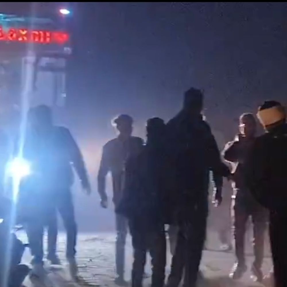 अवध चौराहे के पास नहरिया में दबंगों की गुंडई:सवारियों के झगड़े में हुई मारपीट, पुलिस चौकी से सिर्फ दस कदम दूर