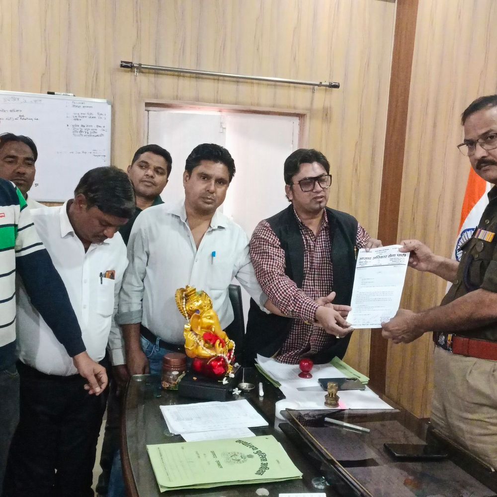 संभल में अवैध हूटर से जनता परेशान:आजाद अधिकार सेना ने कार्रवाई की मांग की, एएसपी को सौंपा ज्ञापन