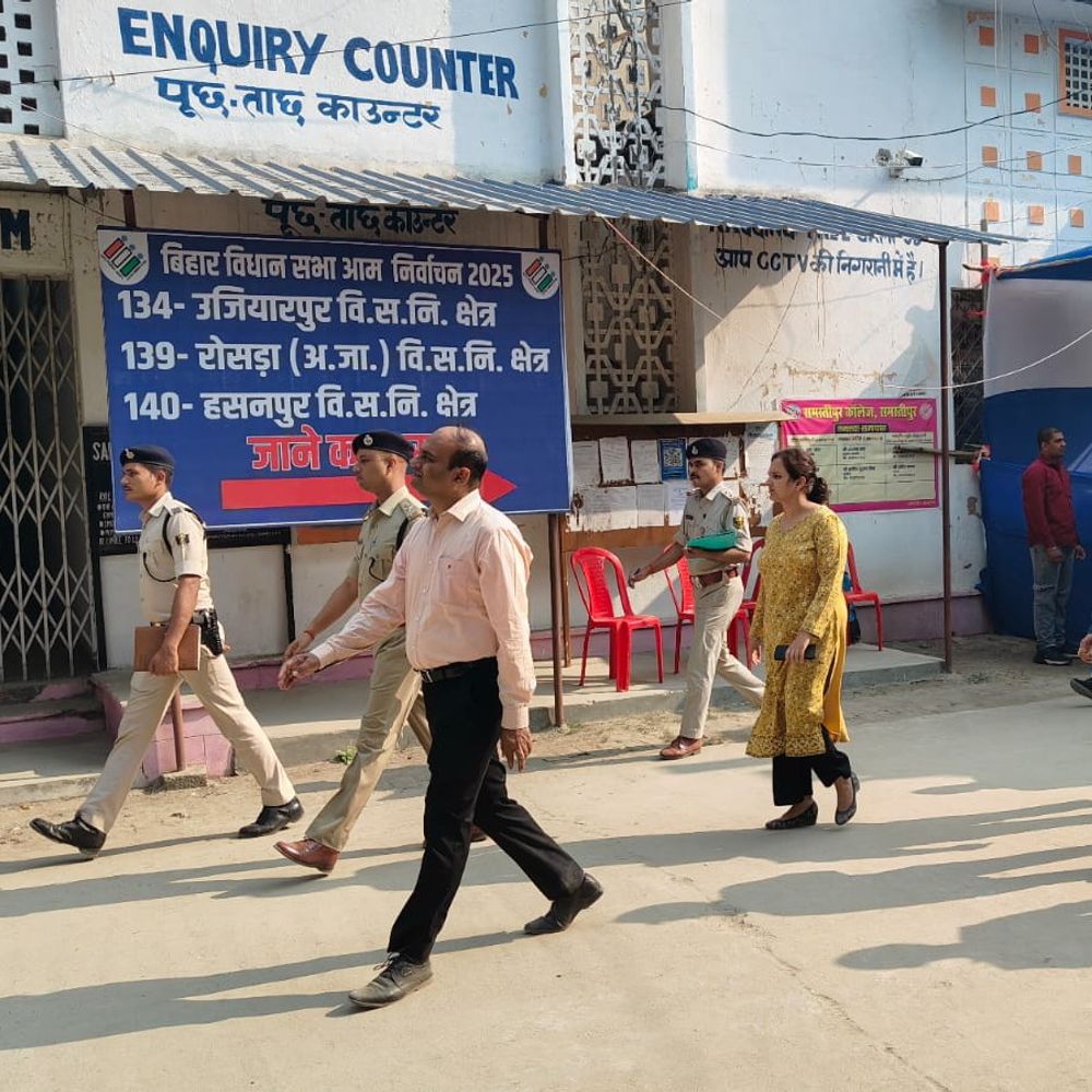 समस्तीपुर में ईवीएम वज्रगृह की सुरक्षा का निरीक्षण:तीन स्तरीय सुरक्षा व्यवस्था जांची, अधिकारियों को दिए कई निर्देश