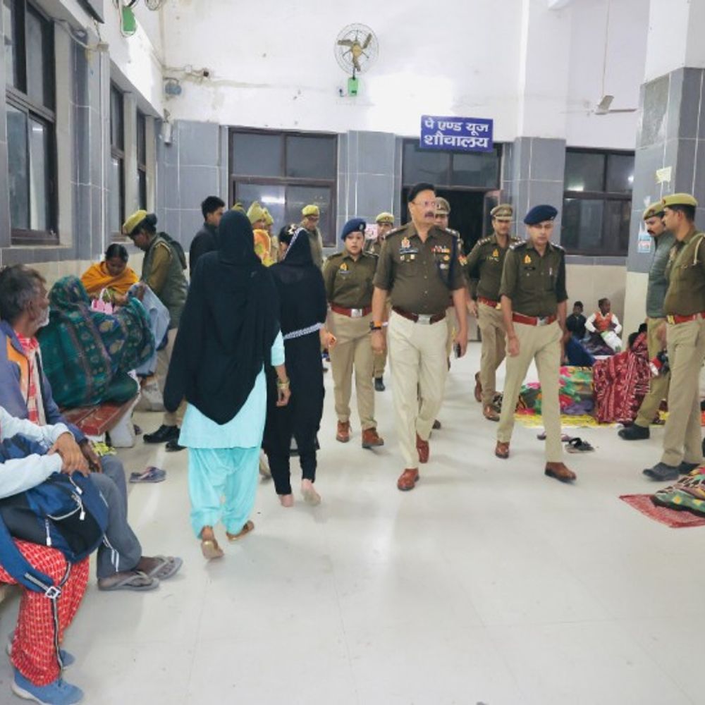 दिल्ली ब्लास्ट के बाद शाहजहांपुर में अलर्ट:एसपी ने चलाया चेकिंग अभियान, बैग चेक किए, तलाशी ली गई