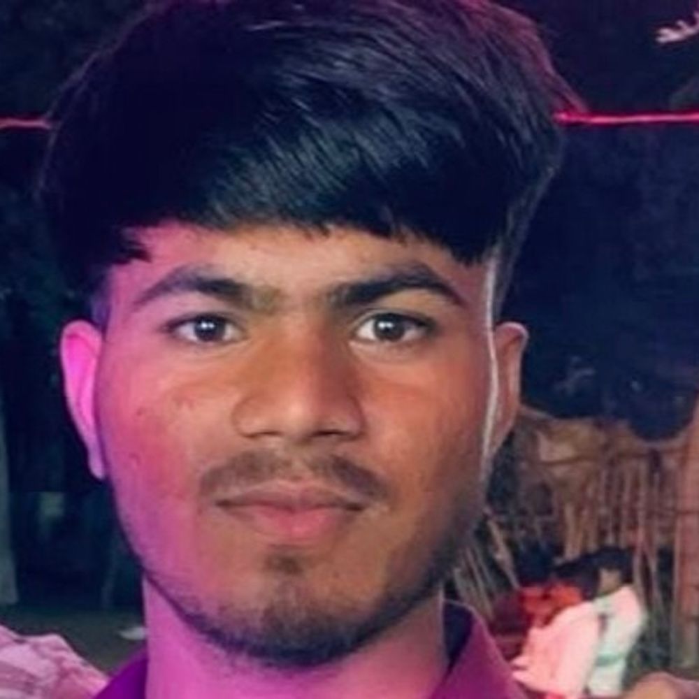 रील्स बनाते समय ट्रैक्टर के नीचे आया छात्र, मौत:ट्रैक्टर पर खड़े होकर मोबाइल में बना रहा था वीडियो