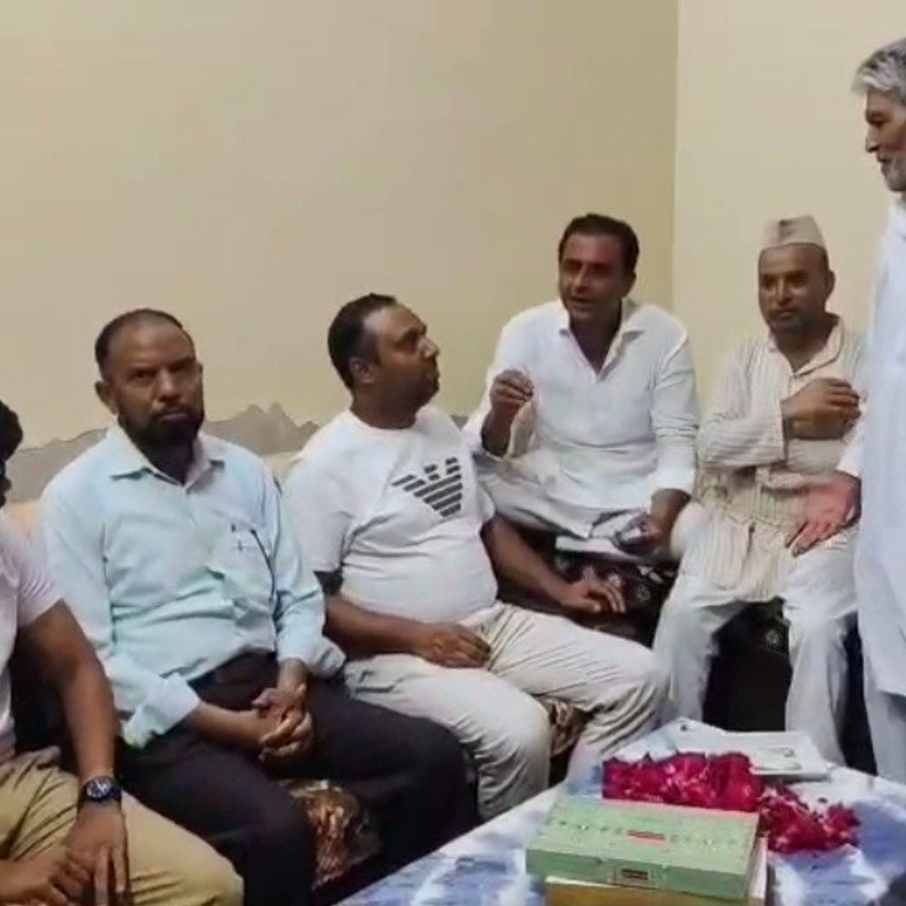 योगी सरकार के वंदे मातरम् आदेश पर सियासत तेज:AIMIM जिलाध्यक्ष बोले-राष्ट्रीय गीत किसी पर जबरदस्ती नहीं थोपा जा सकता
