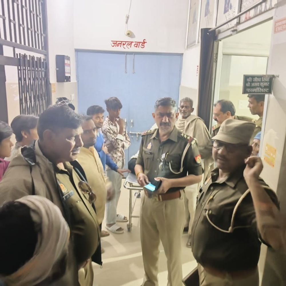 चरथावल में नीलगाय से टकराकर बाइक सवार की मौत:रोहाना मार्ग पर हादसा, 20 वर्षीय युवक ने गंवाई जान