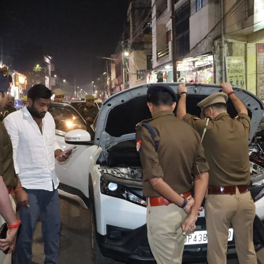 दिल्ली ब्लास्ट के बाद गोंडा में अलर्ट:एसपी ने संघन चेकिंग अभियान चलाया, भीड़भाड़ वाले इलाकों में पैदल मार्च