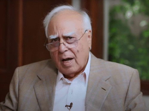 सिब्बल का दावा-हरियाणा से 6 स्पेशल ट्रेनें बिहार भेजी गईं:इनमें 6 हजार लोग गए; RJD सांसद बोले- ये सभी प्रोफेशनल वोटर्स हैं