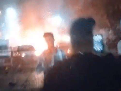 दिल्ली कार ब्लास्ट की 10 तस्वीरें:8 की मौत, शरीर के टुकड़े दूर जाकर गिरे; धमाके की चपेट में आई कारों के परखच्चे उड़े