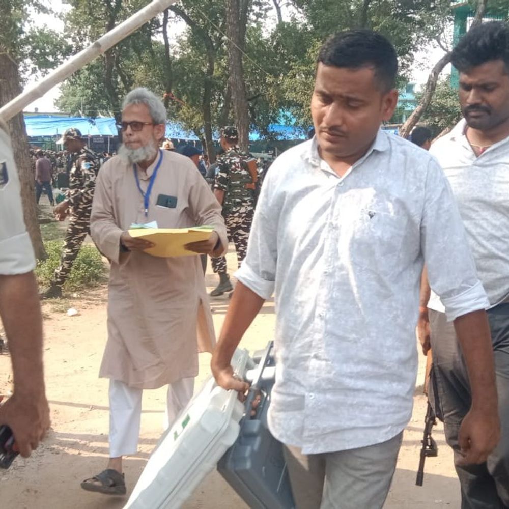 गुरुआ विधानसभा क्षेत्र के लिए मतदान दल रवाना:सभी बूथों पर सुरक्षा के कड़े इंतजाम, 11 नवंबर को होगा मतदान