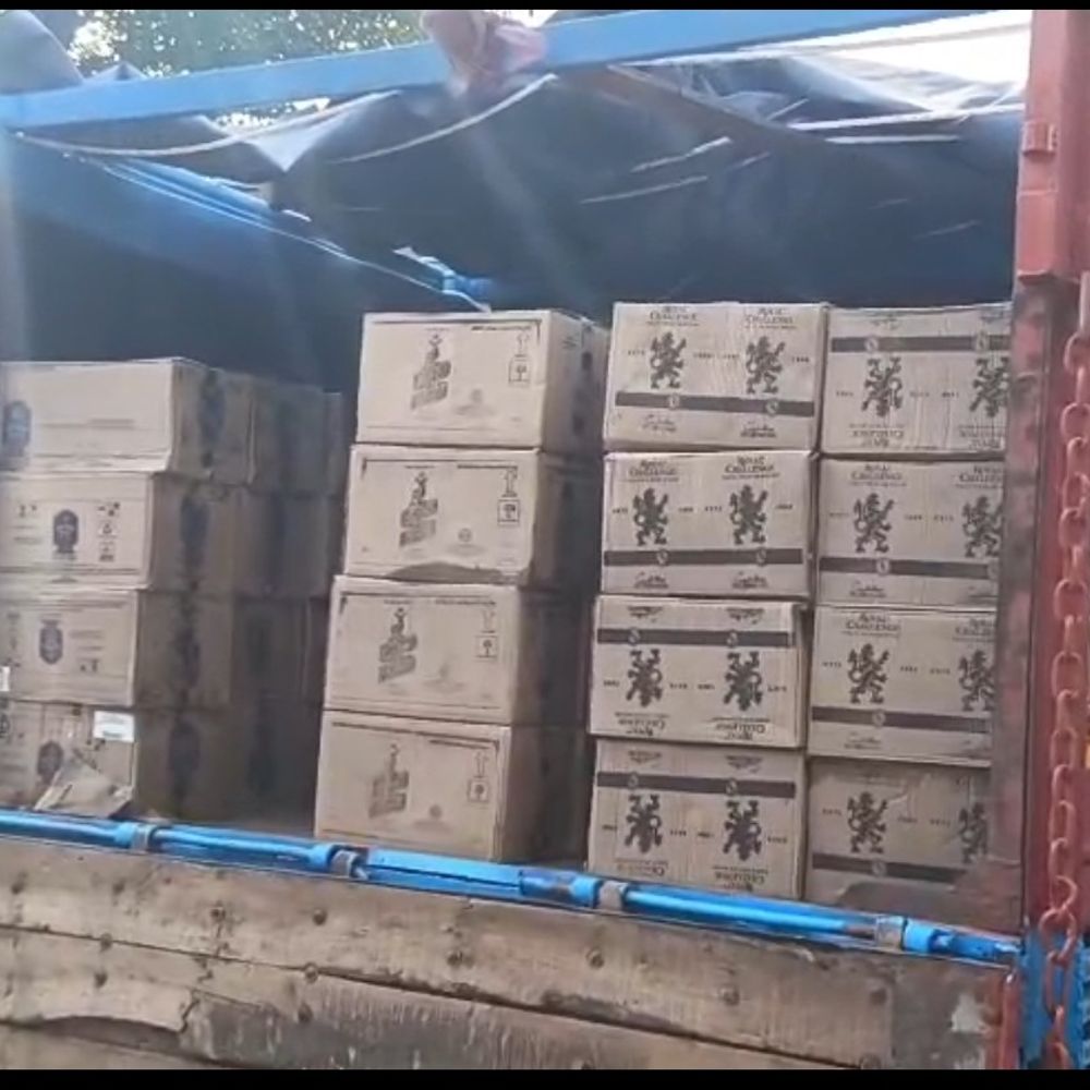 कोडरमा में 269 पेटी शराब से भरा ट्रक जब्त:  बिहार चुनाव से पहले साढे 16 लाख रुपए की अंग्रेजी शराब बरामद, ड्राइवर गिरफ्तार – koderma News