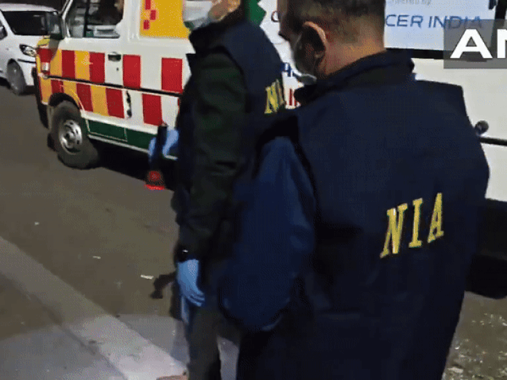 दिल्ली ब्लास्ट पर शाह बोले-सभी संभावनाओं की जांच कर रहे:संजय सिंह बोले- मोदी ने सीजफायर करके पाकिस्तानी दरिंदों का मनोबल बढ़ाया