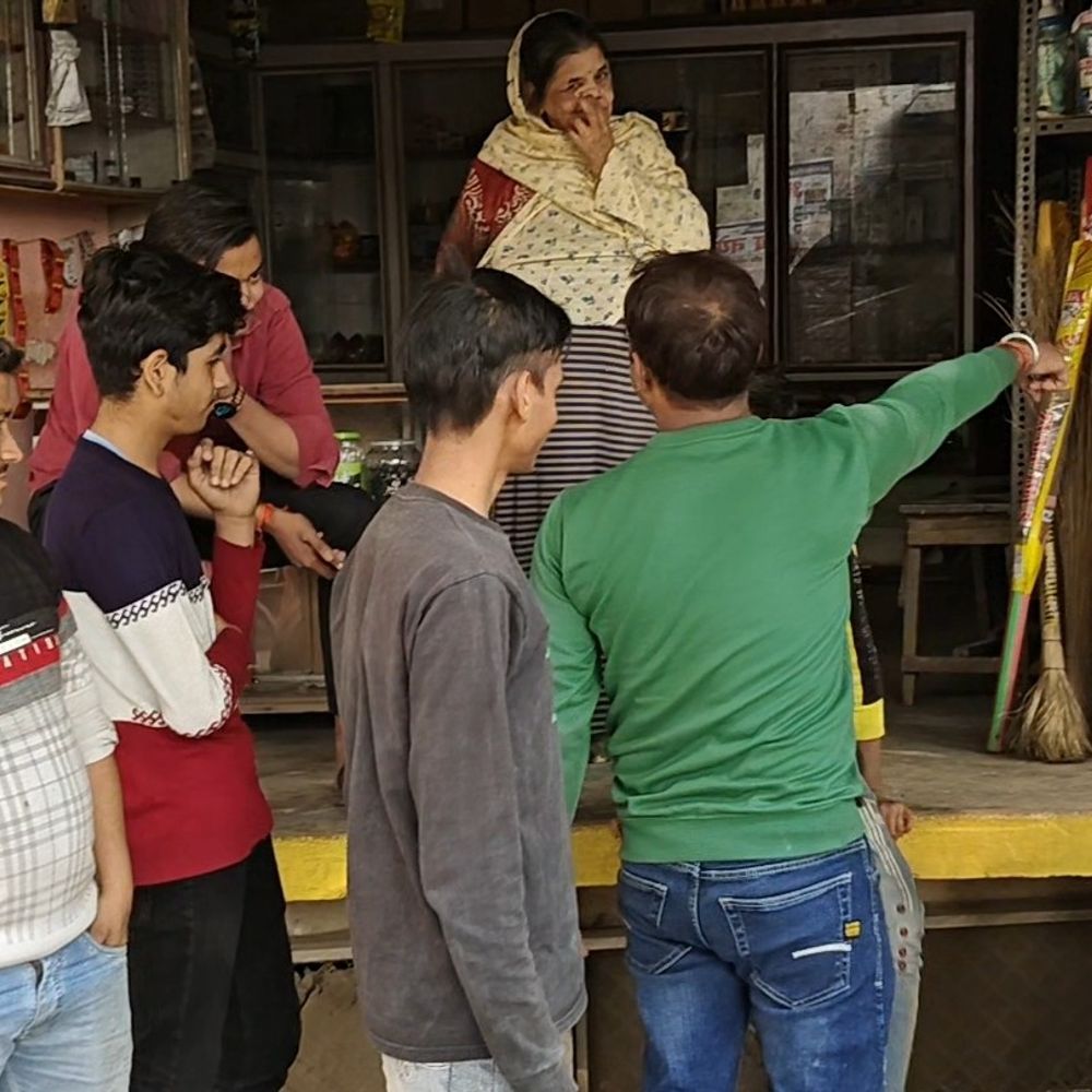 कन्नौज में दिनदहाड़े दुकान में घुसा नाबालिग चोर पकड़ा गया:बोला, अब्बू-अम्मी ने छोड़ दिया मुझे, इसलिए करने लगा चोरी