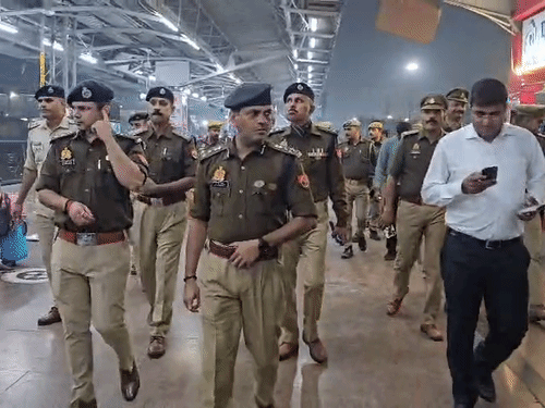 दिल्ली ब्लास्ट के बाद गोरखपुर में अलर्ट:सुरक्षा एजेंसिया सतर्क, रात में निकले अधिकारी, शहर में चला चेकिंग अभियान