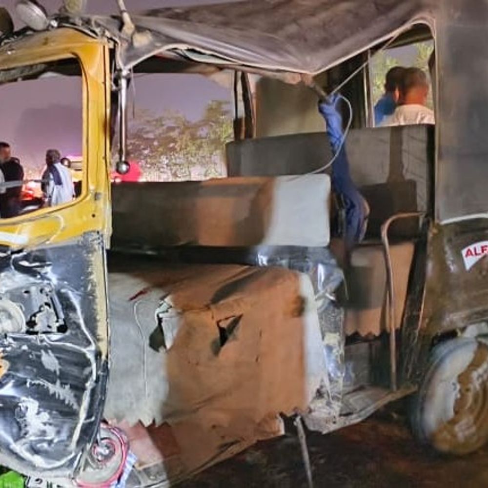 आजमगढ़ में देर रात सड़क हादसा दो की मौत:तेज रफ्तार ट्रैक्टर और टेंपो में हुई जोरदार टक्कर दो घायलों का चल रहा है इलाज