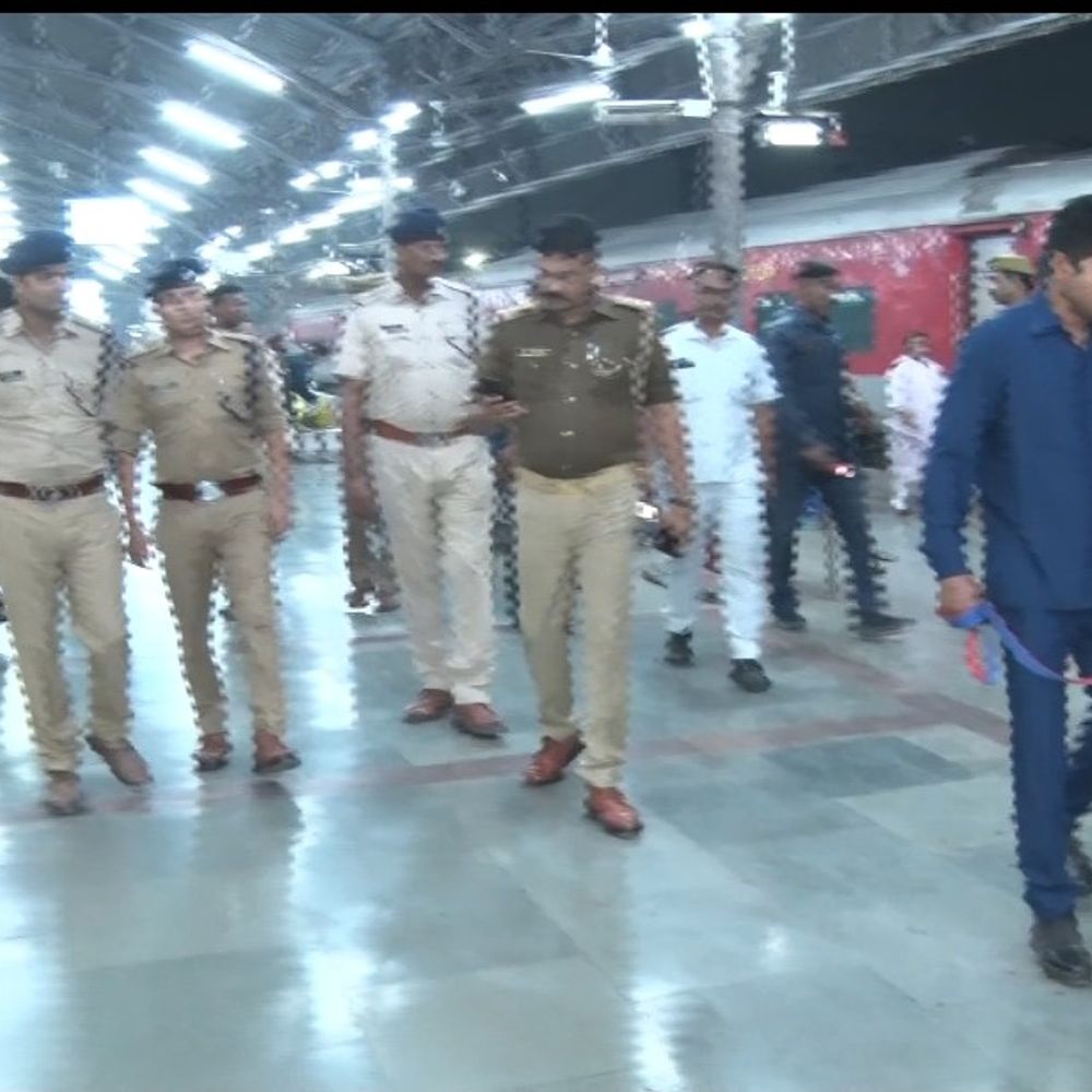 चारबाग रेलवे स्टेशन पर रात में चला चेकिंग अभियान:नई दिल्ली की घटना के बाद रेलवे सतर्क, जीआरपी-आरपीएफ अलर्ट मोड पर