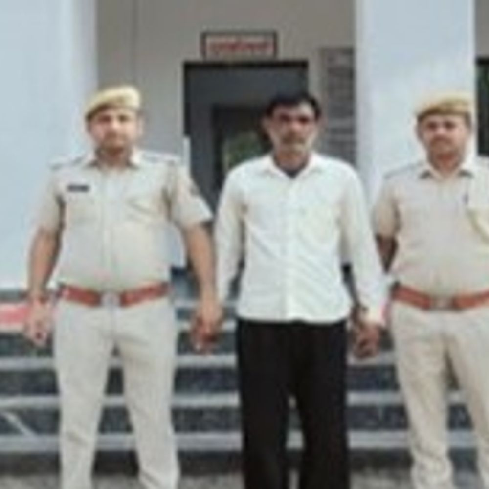 राजसमंद में 350 ग्राम अवैध गांजा के साथ तस्कर गिरफ्तार:  डीएसटी टीम से मिली सूचना, नाकाबंदी के दौरान दबोचा – rajsamand (kankroli) News