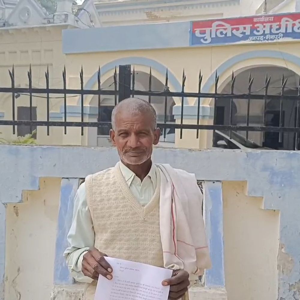 मैनपुरी में आम रास्ते पर दबंगों का कब्जा:दीवार बनाकर रोका रास्ता, पीड़ित ने एसपी से लगाई गुहार