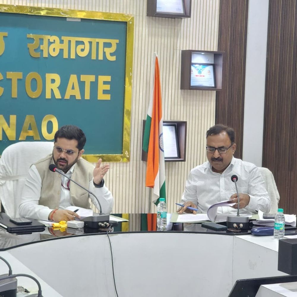 उन्नाव DM ने ट्रैफिक सुधार के दिए निर्देश:नगरीय निकायों के पड़ाव अड्डों की व्यवस्था दुरुस्त करने को कहा जाम लगा तो कार्यवाही होगी