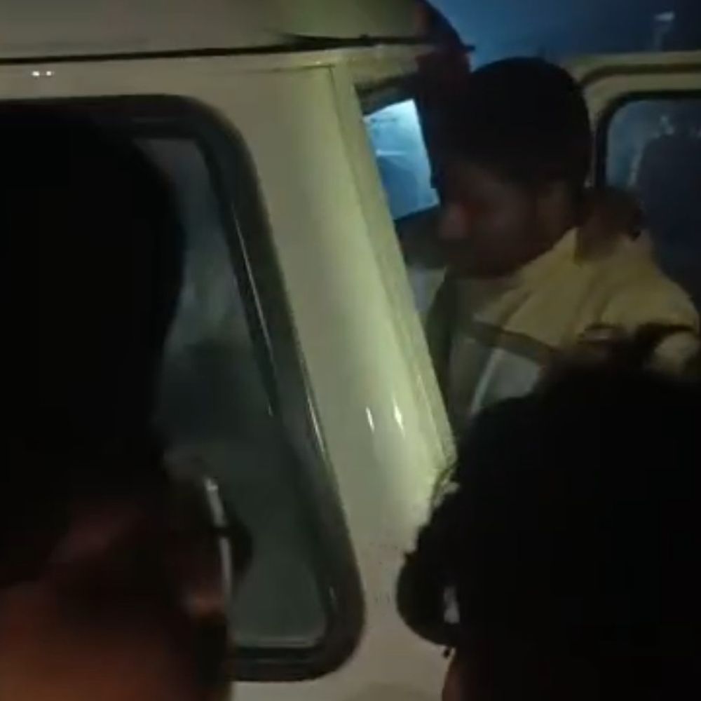 हरपुरवा चौक पर एवीएम-बाइक टक्कर, तीन युवक गंभीर घायल:  प्राथमिक उपचार के बाद बेतिया जीएमसीएच रेफर किया गया – Jogapatti(Bettiah) News