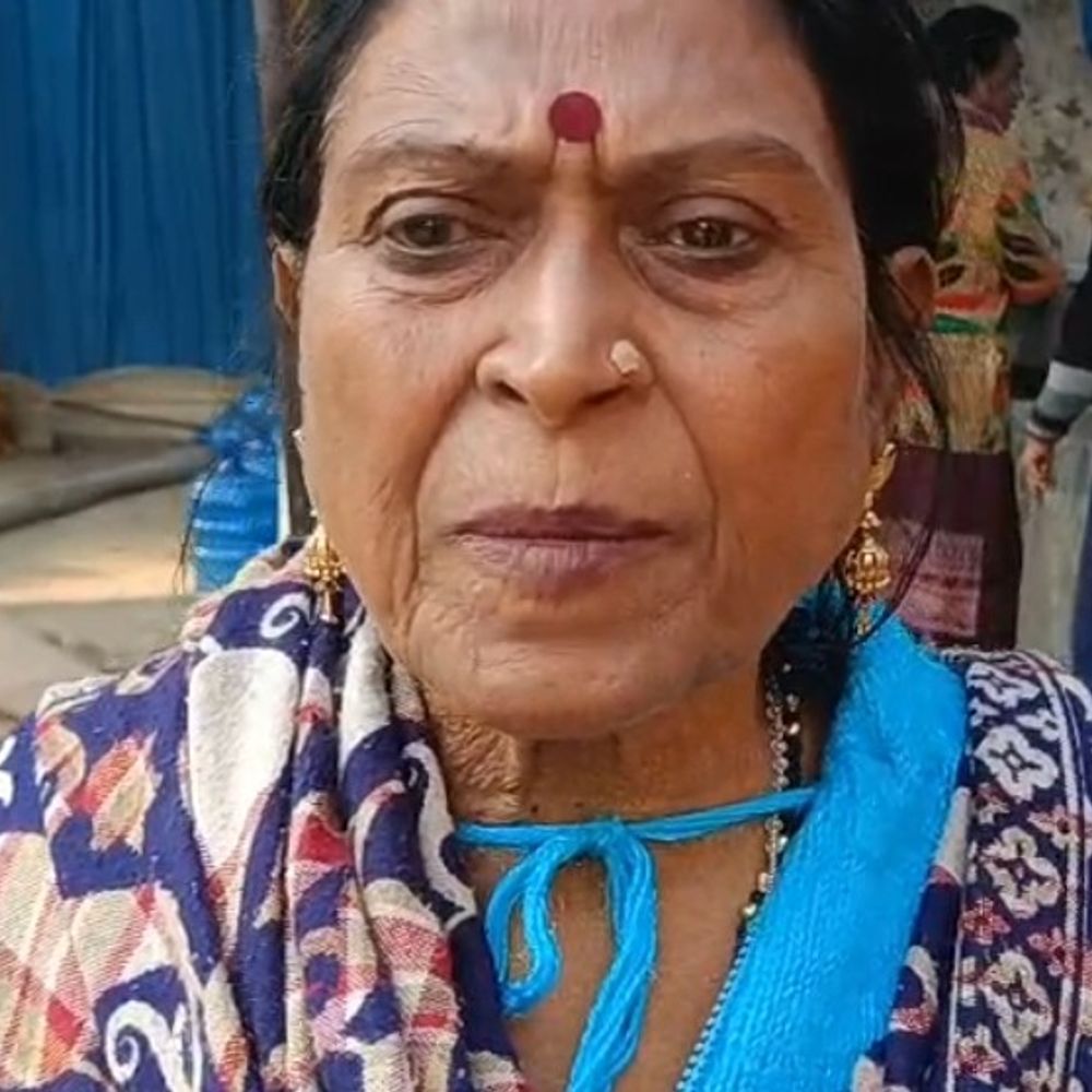 शादी समारोह में सूट-बूटधारी चोर ने उड़ाए लाखों रुपए, VIDEO:चंदौली में जयमाला के दौरान शगुन का बैग लेकर फरार, जांच में जुटी पुलिस