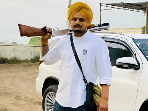 सिद्धू मूसेवाला के भाई की AI जेनरेटेड फोटो वायरल:गले में पिस्टल टंगा, लिखा- 45 लग्गा 14 लाख दा; मां ने एतराज जताया