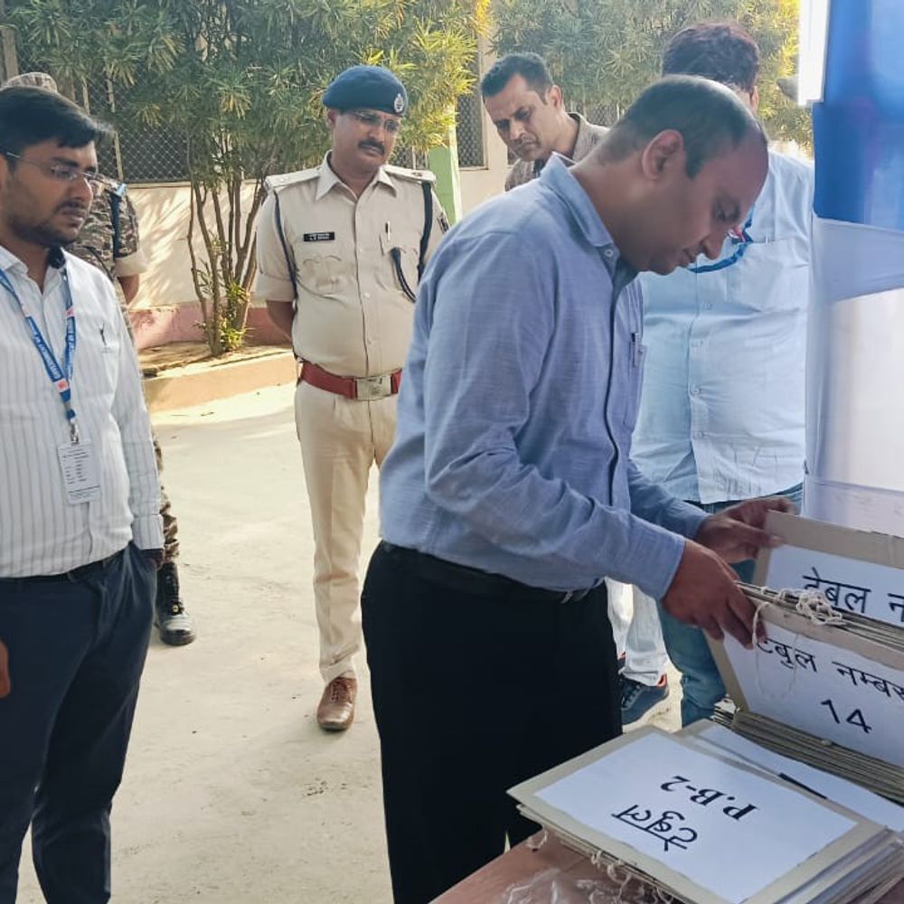 समस्तीपुर DM-SP ने मतगणना हॉल का निरीक्षण किया:त्रिस्तरीय सुरक्षा व्यवस्था के लिए दिए सख्त निर्देश