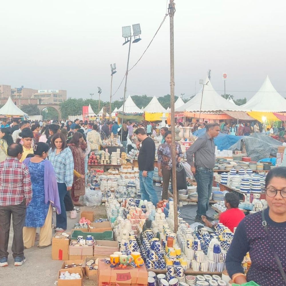 पंचकूला में कार का शीशा तोड़ बैग चोरी:  सरस मेले में घूमने गया था परिवार, कैश-जेवर ले गए चोर, पार्किंग में थी कार – Panchkula News