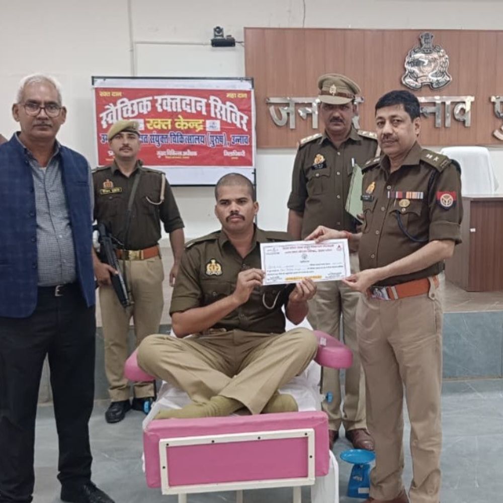 उन्नाव पुलिस लाइन में पुलिसकर्मियों ने किया रक्तदान:एसपी जय प्रकाश सिंह ने किया शुभारंभ, बोले-रक्तदान महादान