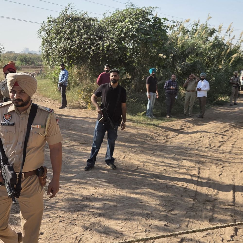 मोहाली में लॉरेंस गैंग के बदमाशों का एनकाउंटर:पुलिस ने सरेंडर को बोला तो बरसाई गोलियां, जवाबी कार्रवाई में 2 घायल; पैरों में गोली लगी