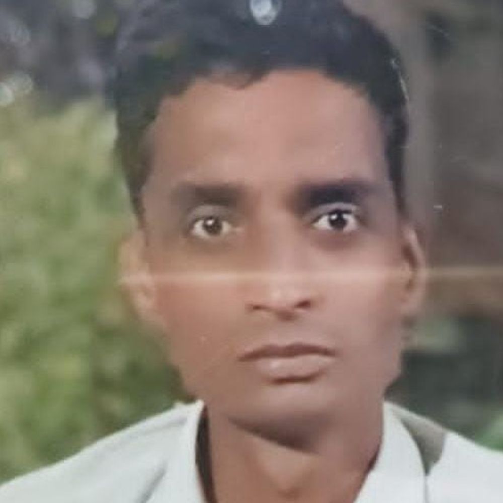 बदायूं में वाहन की टक्कर से युवक की मौत:पत्नी और बेटी गंभीर घायल, घर लौटते समय हादसा