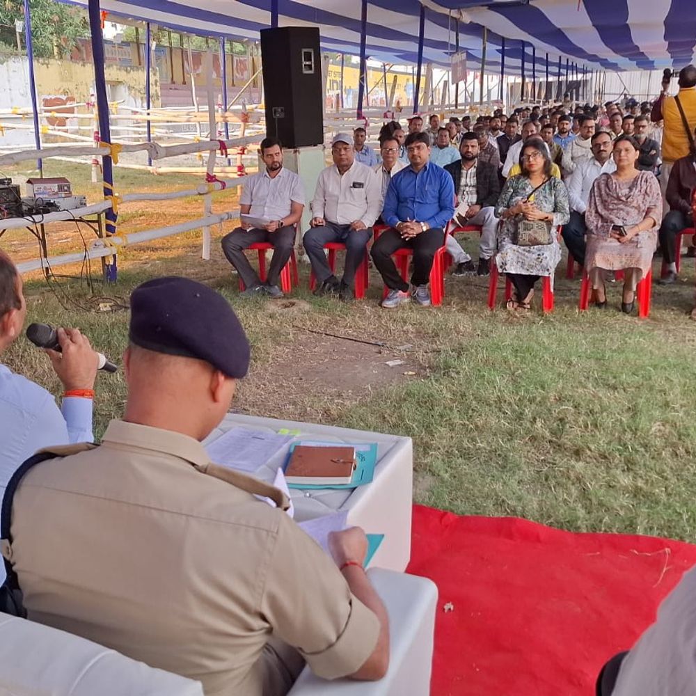 समस्तीपुर कॉलेज में मतगणना की तैयारी, बैठक आयोजित:डीएम-एसपी ने अधिकारियों को दिए आवश्यक दिशा-निर्देश, हाउसिंग बोर्ड के मैदान में पार्क होंगी गाड़ियां