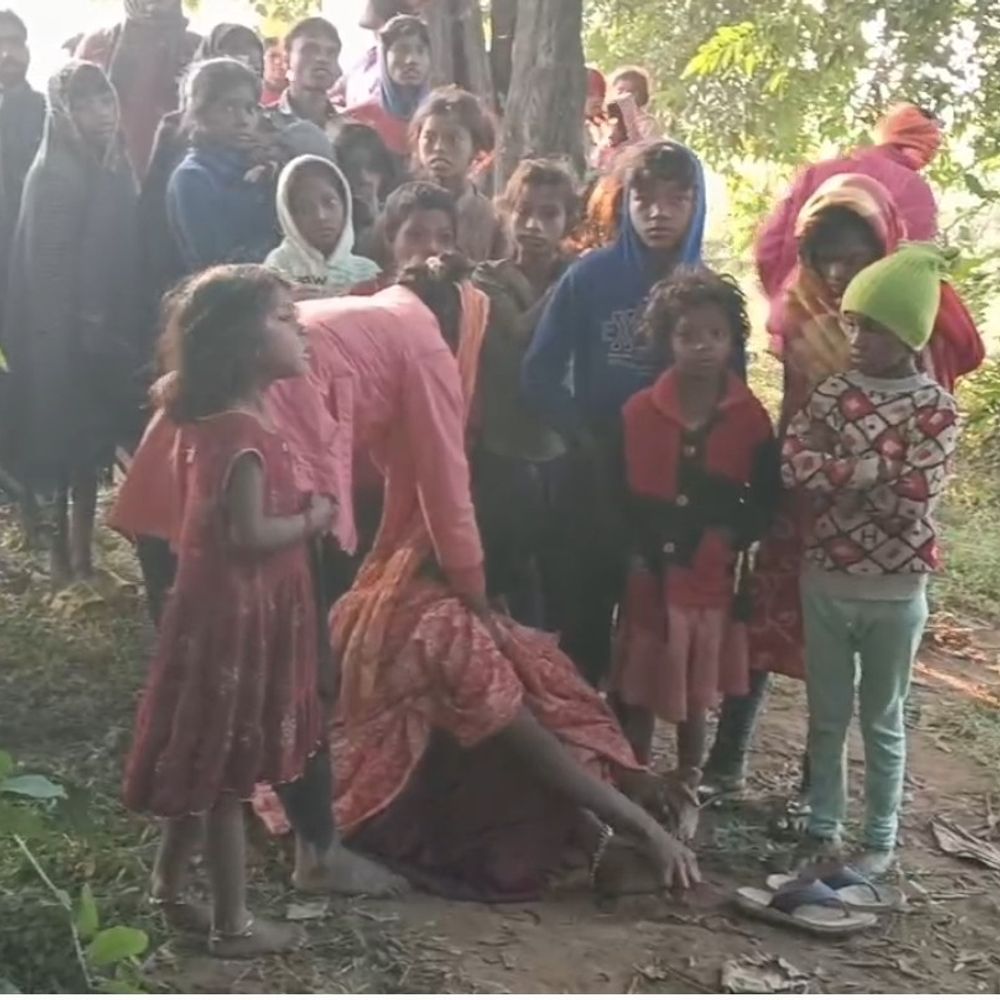 चतरा में युवक ने पेड़ से लगाई फांसी:  पारिवारिक विवाद में आत्महत्या की आशंका, घर में लगातार हो रहा था झगड़ा – Chatra News