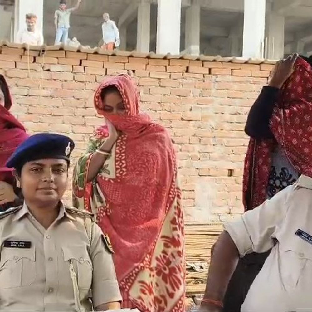 पुलिस ने 8 नाबालिग लड़कियों को ऑर्केस्ट्रा से कराया मुक्त:गोपालगंज में बहला-फुसलाकर कराया जा रहा था काम, 3 संचालक गिरफ्तार