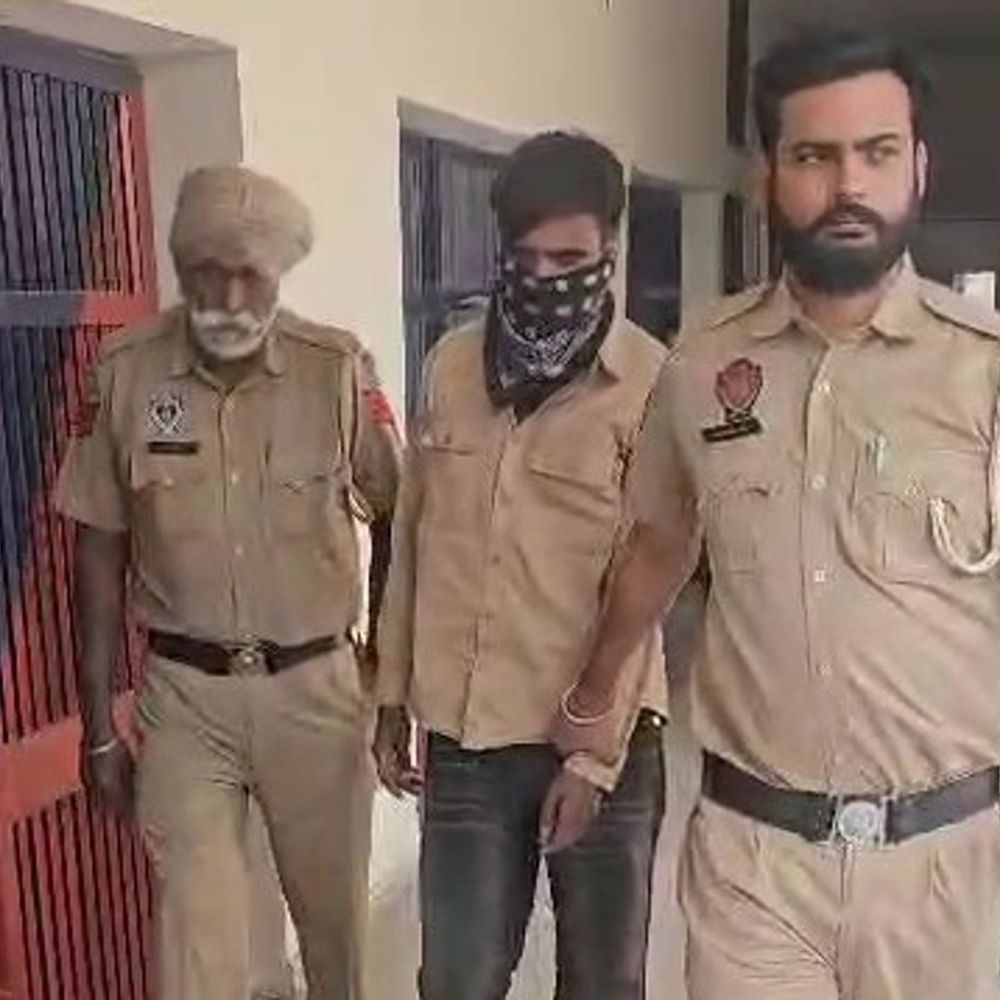 जलालाबाद में अवैध पिस्टल समेत युवक अरेस्ट:  शादी समारोह में लेकर पहुंचा था हथियार, कई साथियों के साथ घूम रहा था – Fazilka News