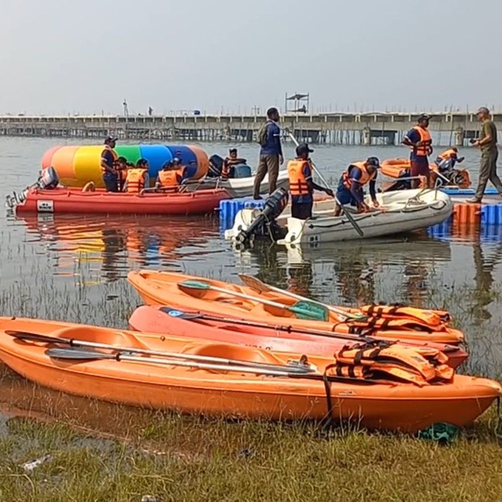 जामताड़ा के लधना डैम पर बोट फेस्टिवल, पानी पर रोमांच:  हजारों पर्यटक उमड़े, 5 एडवेंचर बोट्स का आनंद लिया – Jamtara News