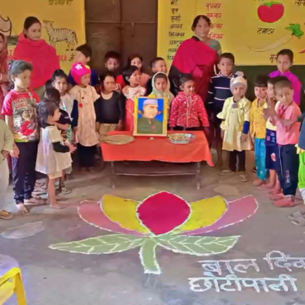 नरहट के आंगनबाड़ी केंद्रों पर बाल दिवस:सीडीपीओ ने बच्चों के टीकाकरण, पोषण पर दी जानकारी