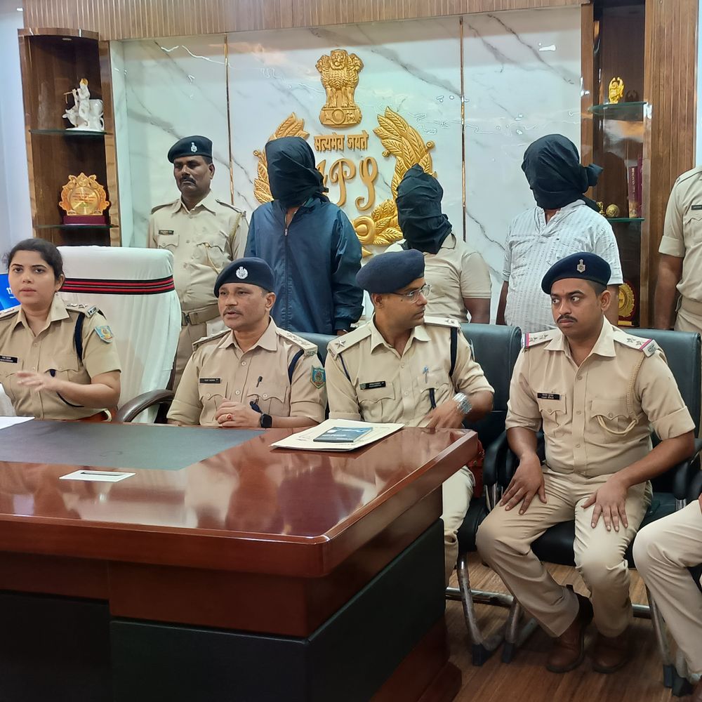 पाकुड़ गोलीकांड का खुलासा, पत्थर व्यवसायी समेत 3 गिरफ्तार:  जमीन विवाद में हुई थी घटना, 7.65 एमएम पिस्टल और जिंदा कारतूस बरामद – Pakur News