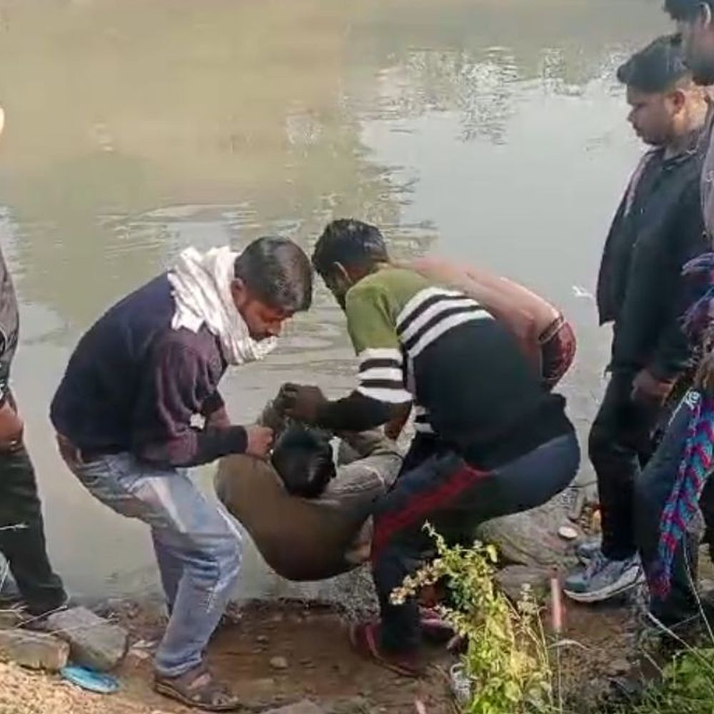 धनबाद में गोदाम के तालाब में मिला गार्ड का शव:  दो साल से गोदाम में था कार्यरत, साथी ने देर रात तालाब की ओर जाते देखा था – Dhanbad News