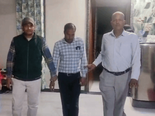 राजसमंद में 7 लाख की रिश्वत लेते लैंड रेवेन्यू-इंस्पेक्टर गिरफ्तार:  जमीन की पैमाइश और नक्शा शुद्धिकरण की एवज में मांगे थे, एसीबी ने पकड़ा – rajsamand (kankroli) News