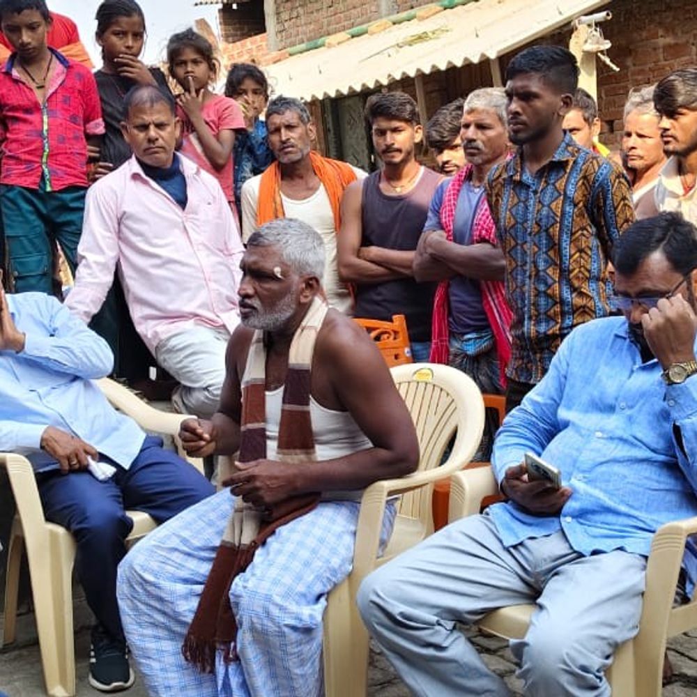 पूर्व मंत्री ने भ्रष्टाचार, उत्पीड़न के खिलाफ उठाया कदम:गोविंदपुर में पीड़ित परिवार से मिले, न्याय का दिलाया भरोसा